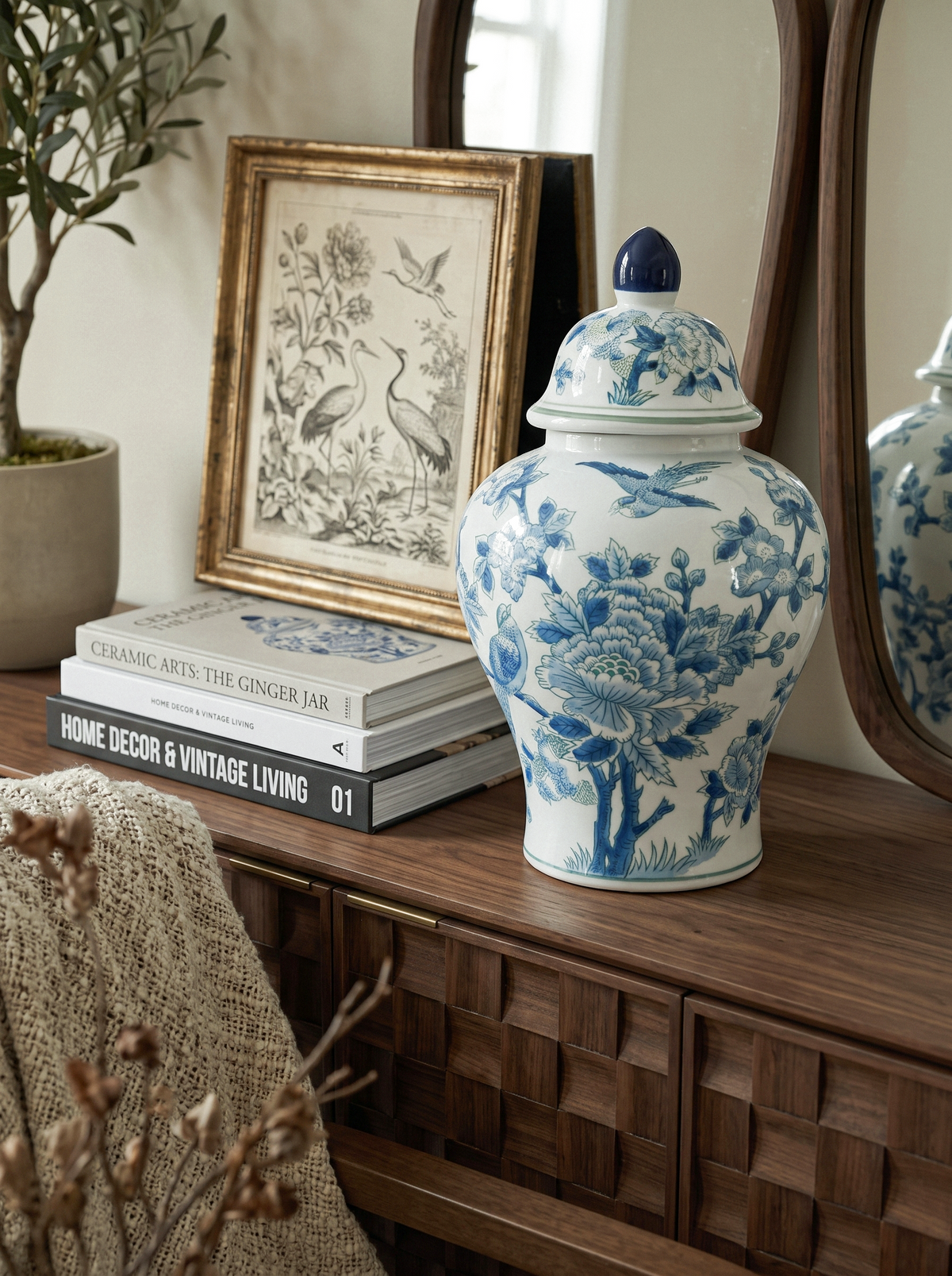 7.9x6.3x13" Porcelain Ginger Jar
