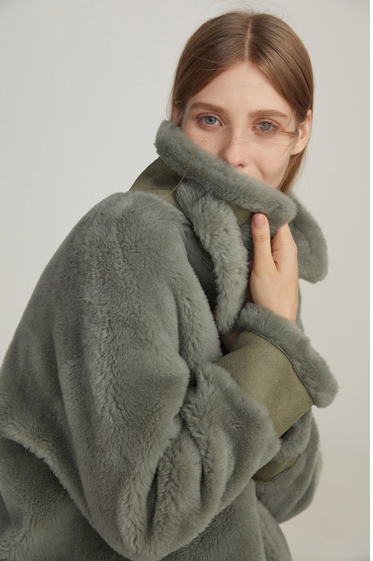 Fashionable Short Silhouette Fur Coat For Women