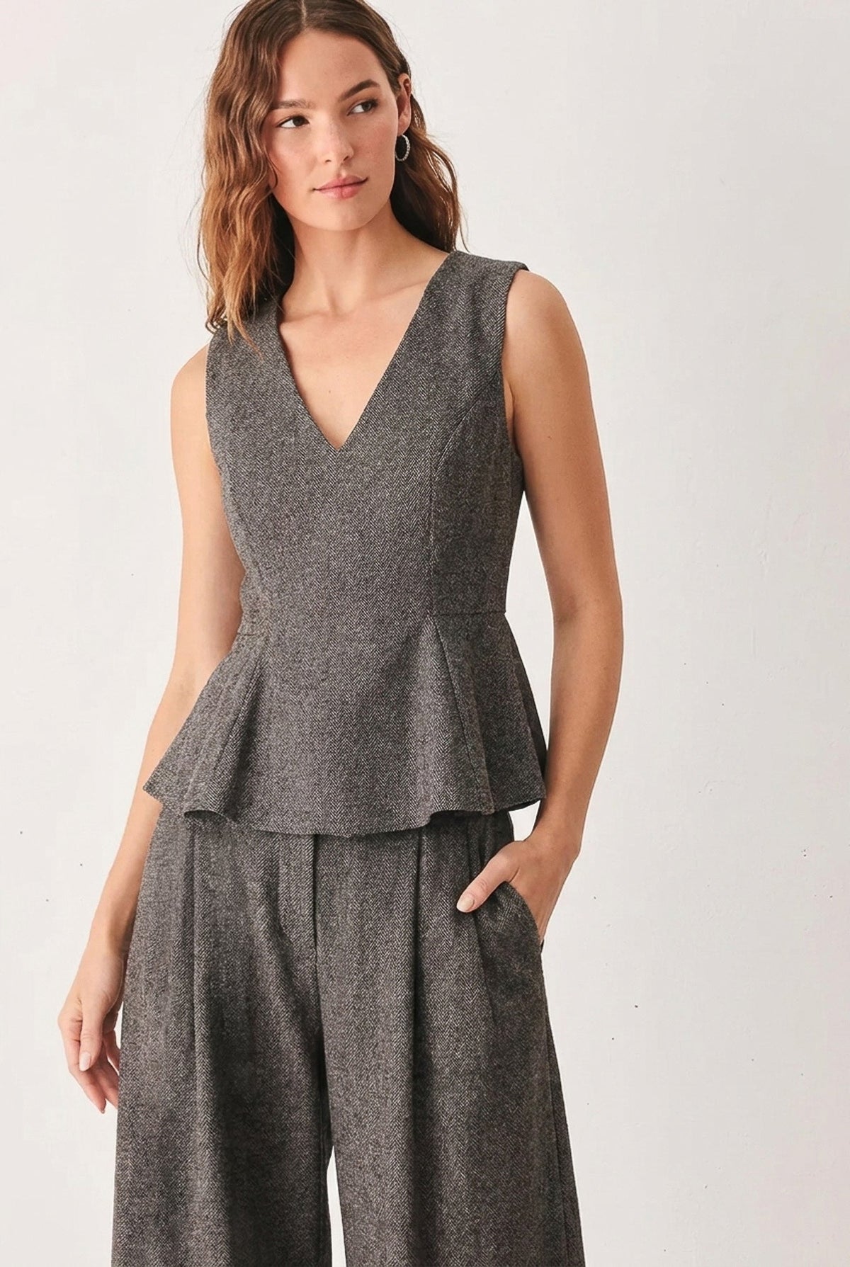 COCOA STRUCTURE BROWN V-NECK PEPLUM TOP