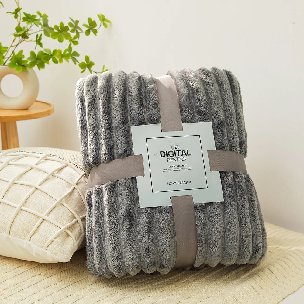 1pc Fluffy Coral Velvet Blanket Air-Conditioned Flannel Plush Comfortable Thickened and Warm Soft Plush Throw Blanket Bed Cover