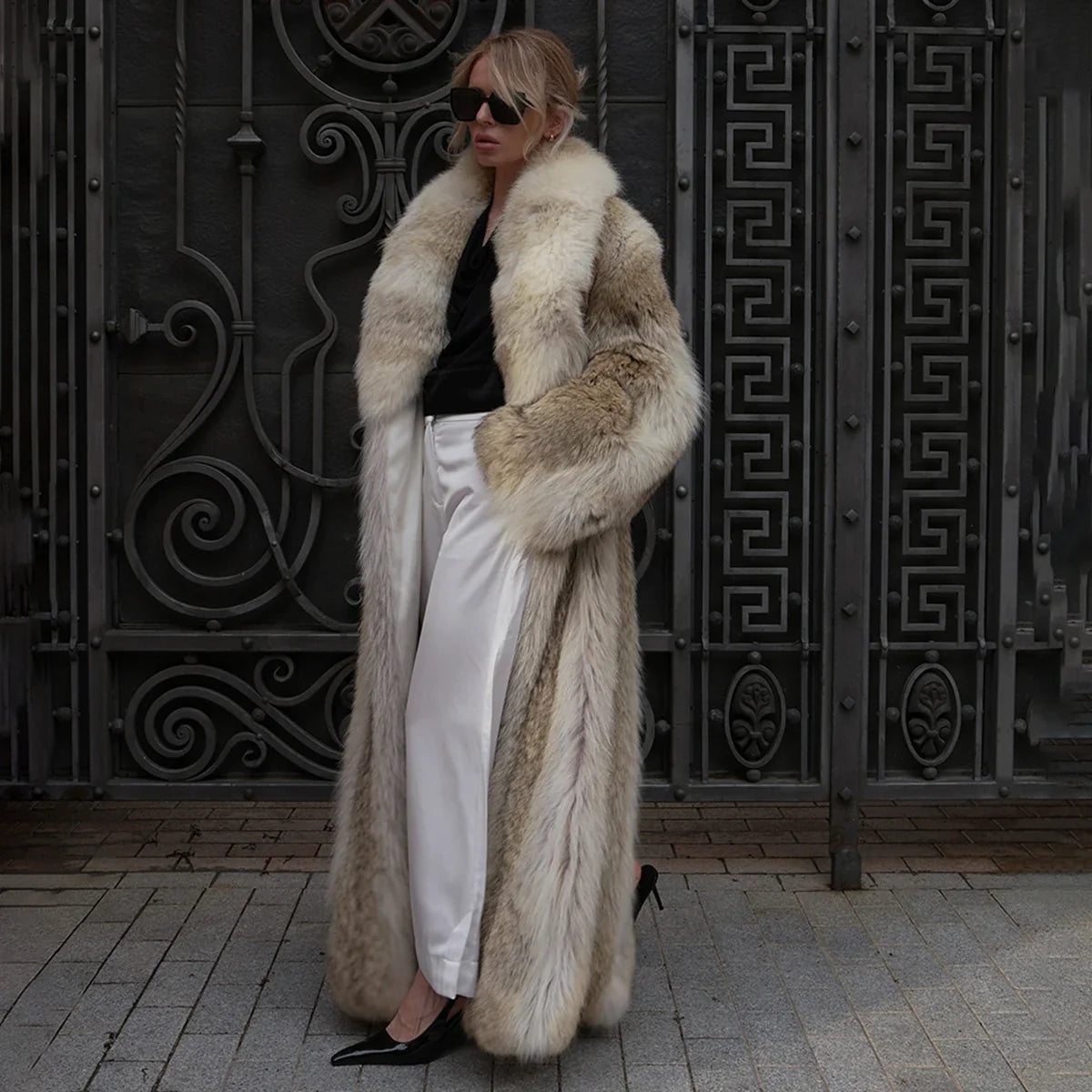 Women Winter Faux Fur Coat Long Fluffy Beige Old Money Style 2026 New Lapel Collar Elegant Warm Luxury Outerwear