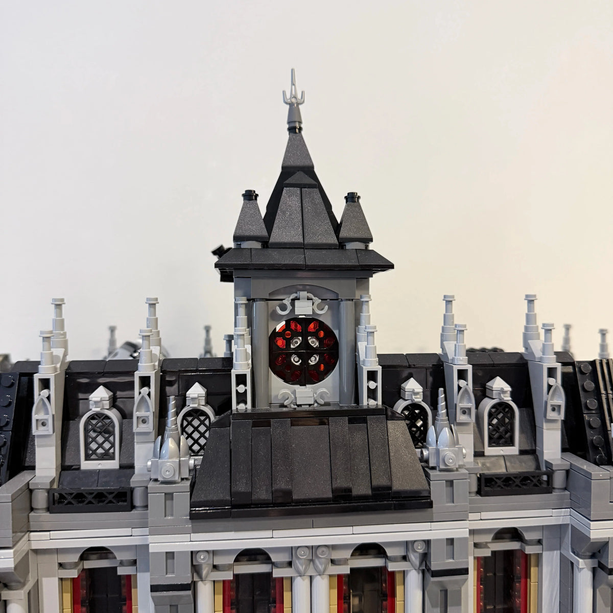7527-Piece Gothic Psychiatric Hospital Model