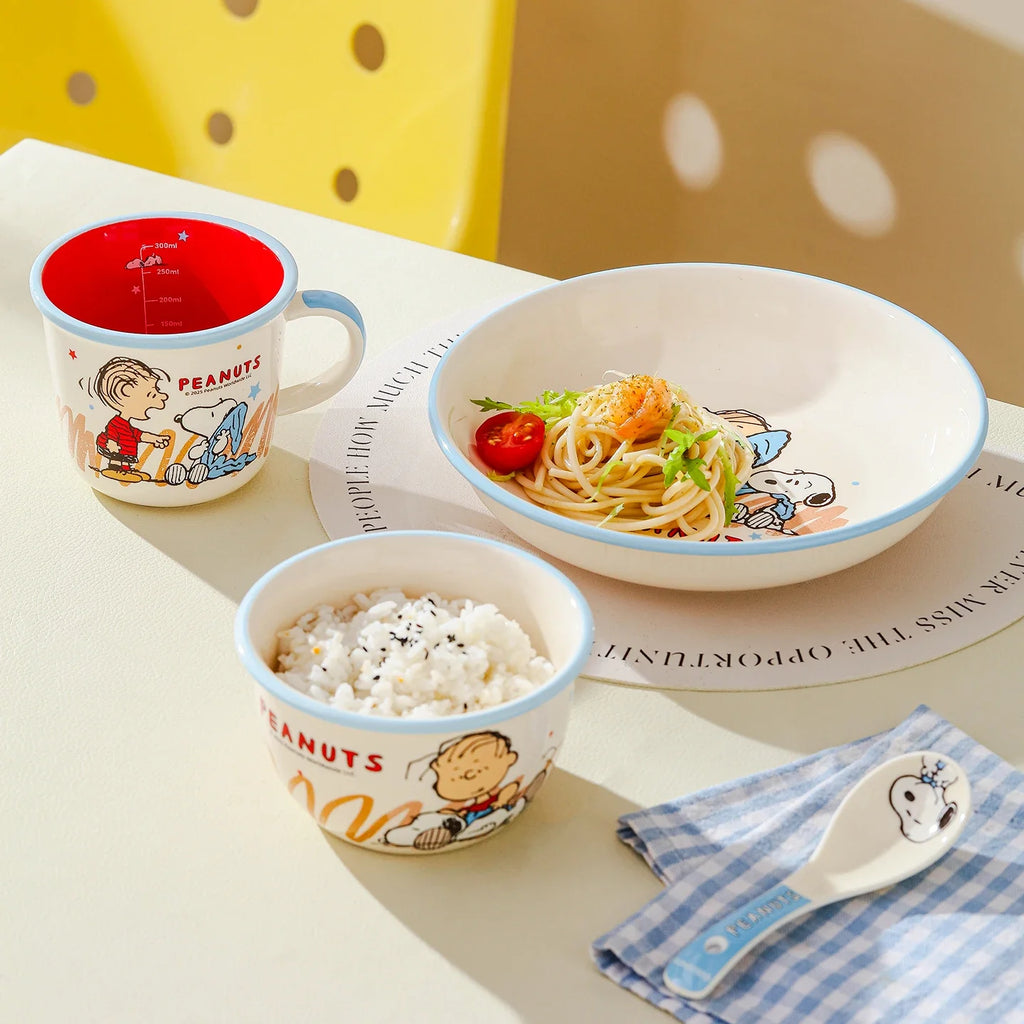 New 4Pcs Cute Cartoon Snoopy Ceramic Tableware Gift Box Set Cup Spoon Bowl Plate Heatable Beautiful Tableware Kid Birthday Gift