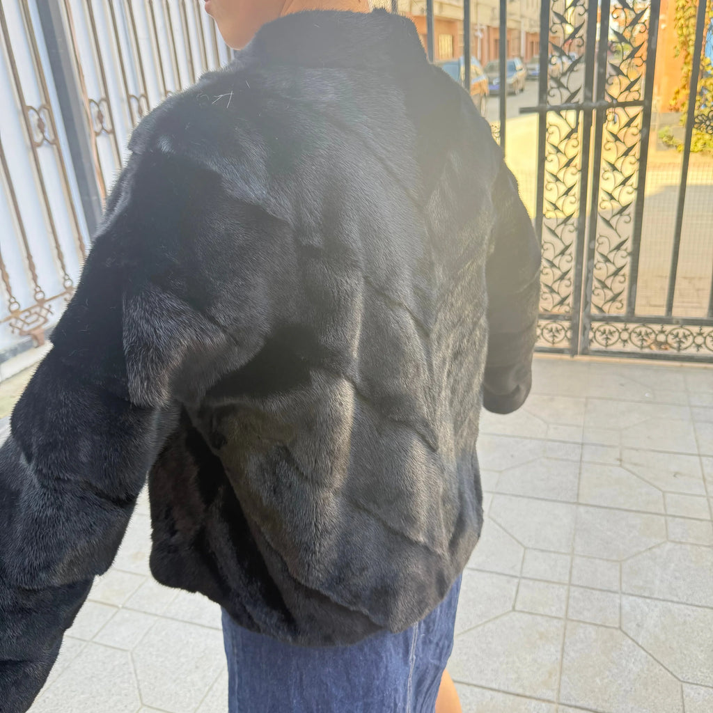Real mink fur material, women's coat, V-neck design, short high-quality women's jacket