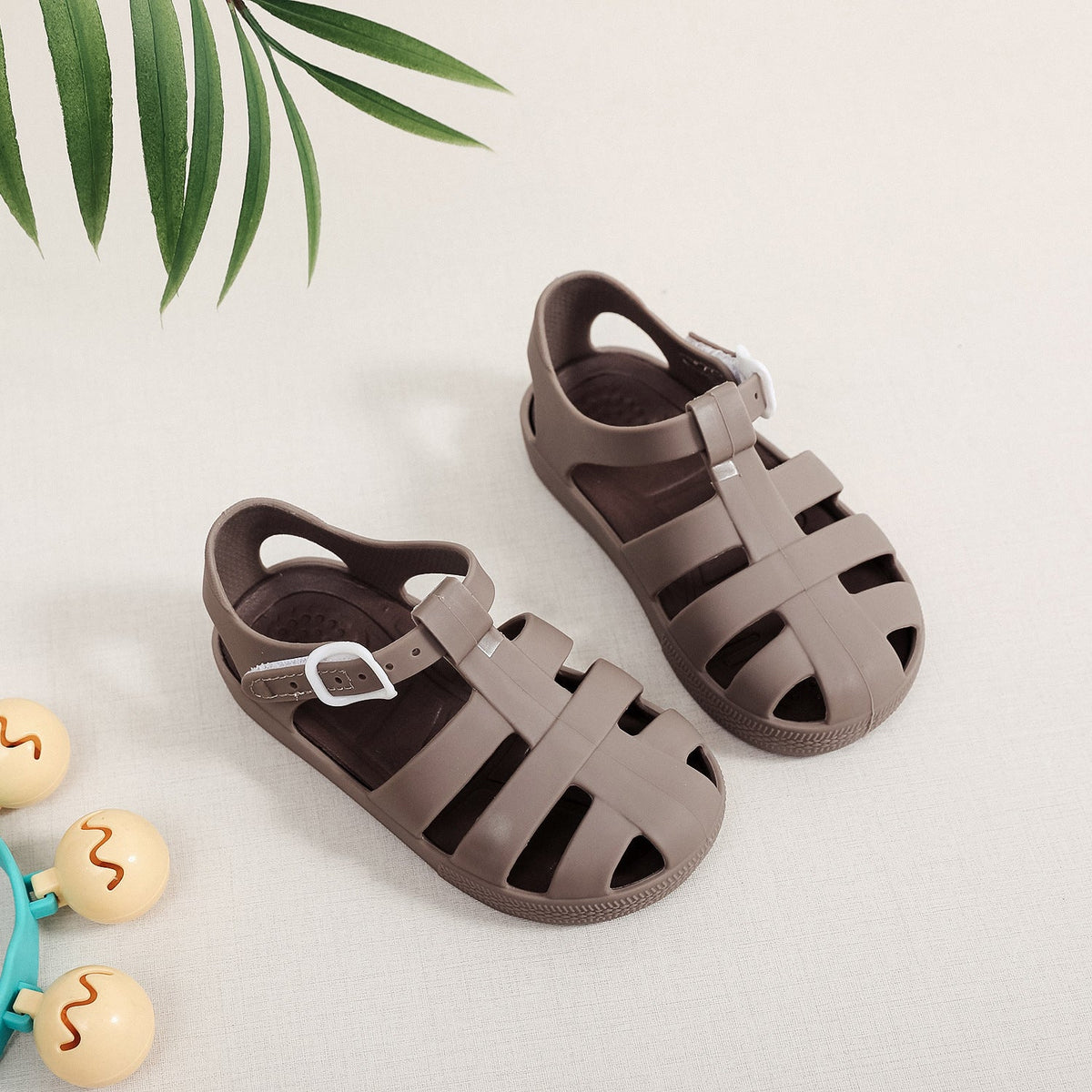 Childrens Velcro-Strap Non-Slip Waterproof Beach Shoes