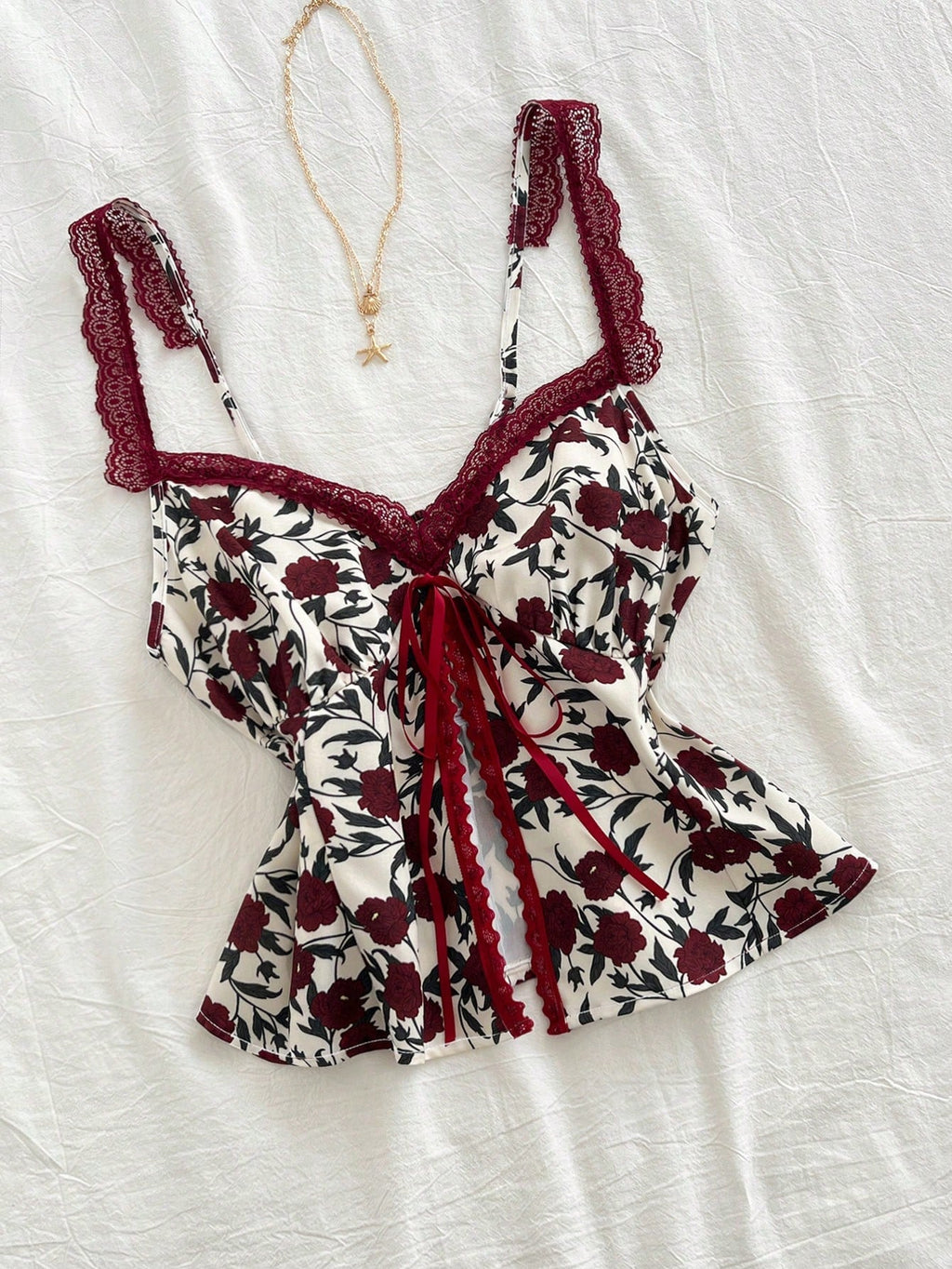 Fashionable And Versatile Lace-trimmed Camisole With A Floral Bow Detail
