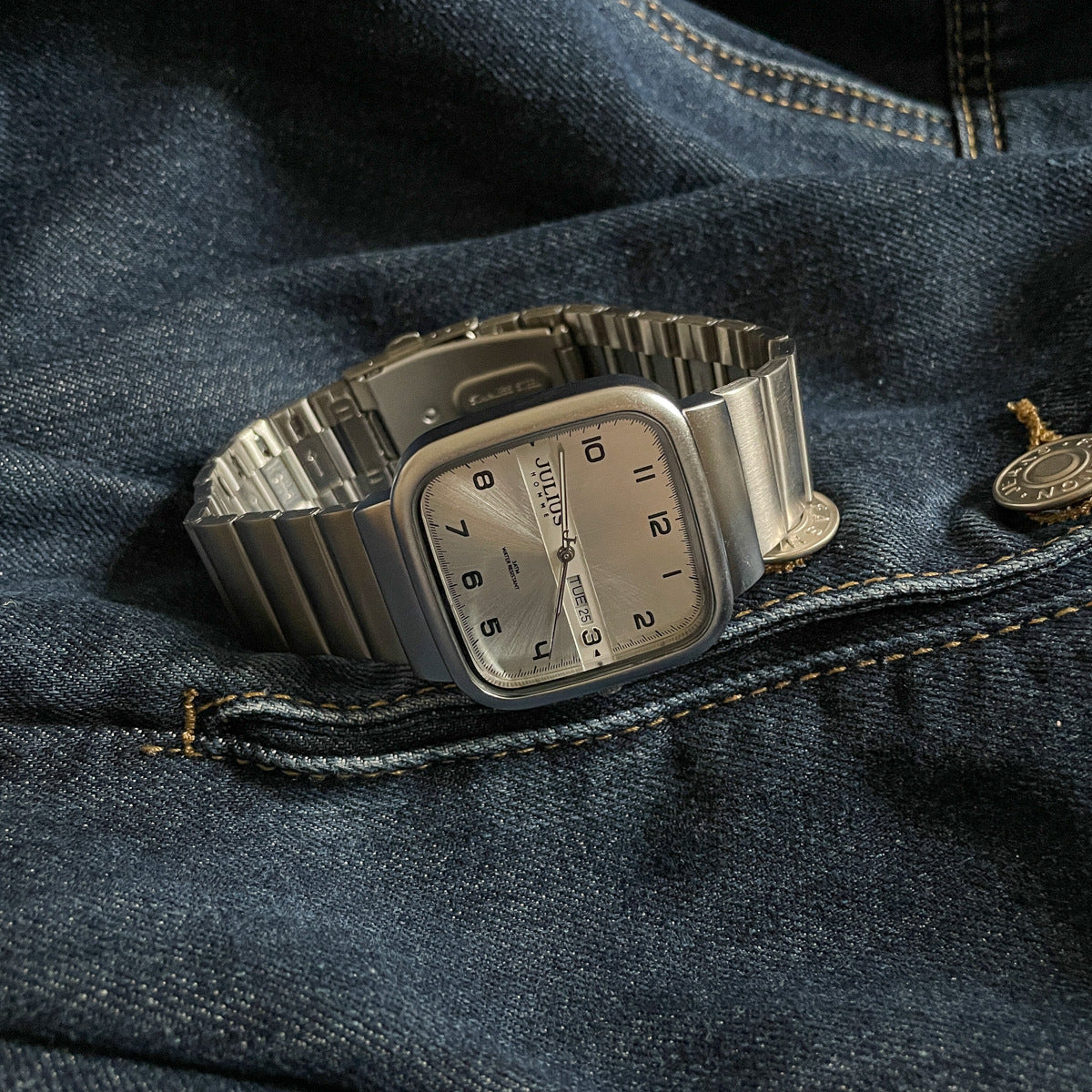 Mechanical-style Watch And Student-friendly Design Conceptual Hole Detail For Men